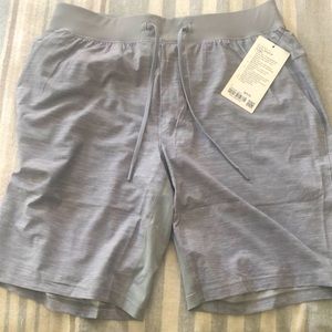 Lululemon Mens THE Short 9in lined size Large